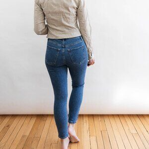 A&F The Super Skinny Ankle High Rise Curve Love, Short